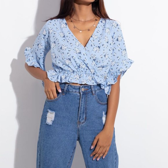 Pretty in floral with this frill hem cropped top - Picture 2 of 2